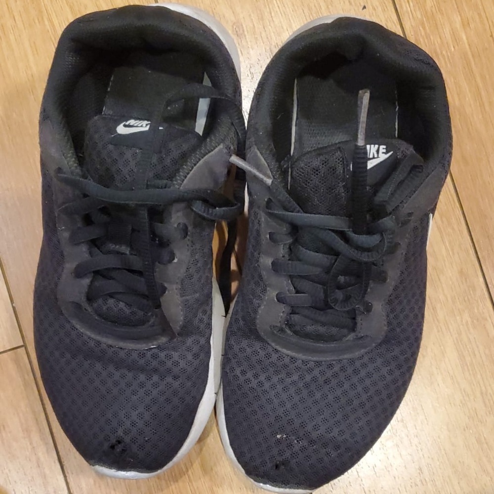 Nike womens size 5/ kids size 3